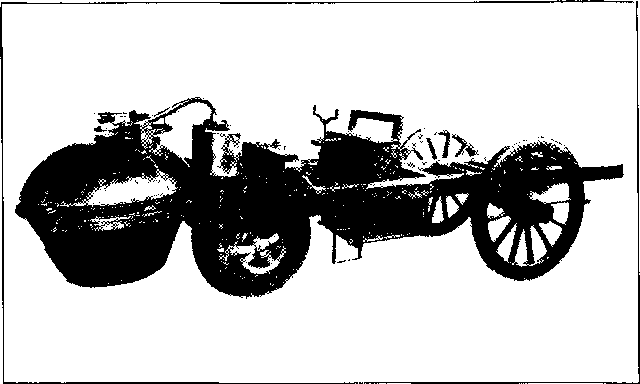 Рис. 1.1. Первый автомобиль, построенный Кюньо примерно в 1769 году. (Фото любезно предоставлено Смитсоновским институтом).